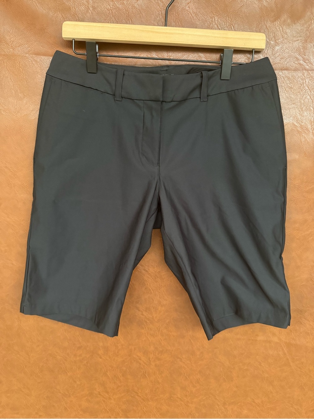 Nike Golf Womens 6 Black Dri Fit Bermuda Shorts Athletic Stretch Golfing 10”